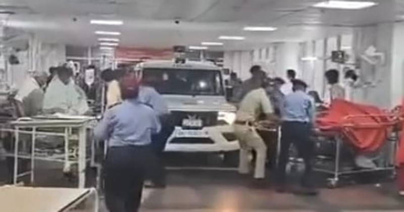 ഡോക്ടറോട് ലൈംഗികാതിക്രമം: നഴ്‌സിങ് ഓഫീസറെ പിടികൂടാന്‍ അത്യാഹിത വാര്‍ഡിലേക്ക് ജീപ്പ് ഓടിച്ചുകയറ്റി പൊലീസ്