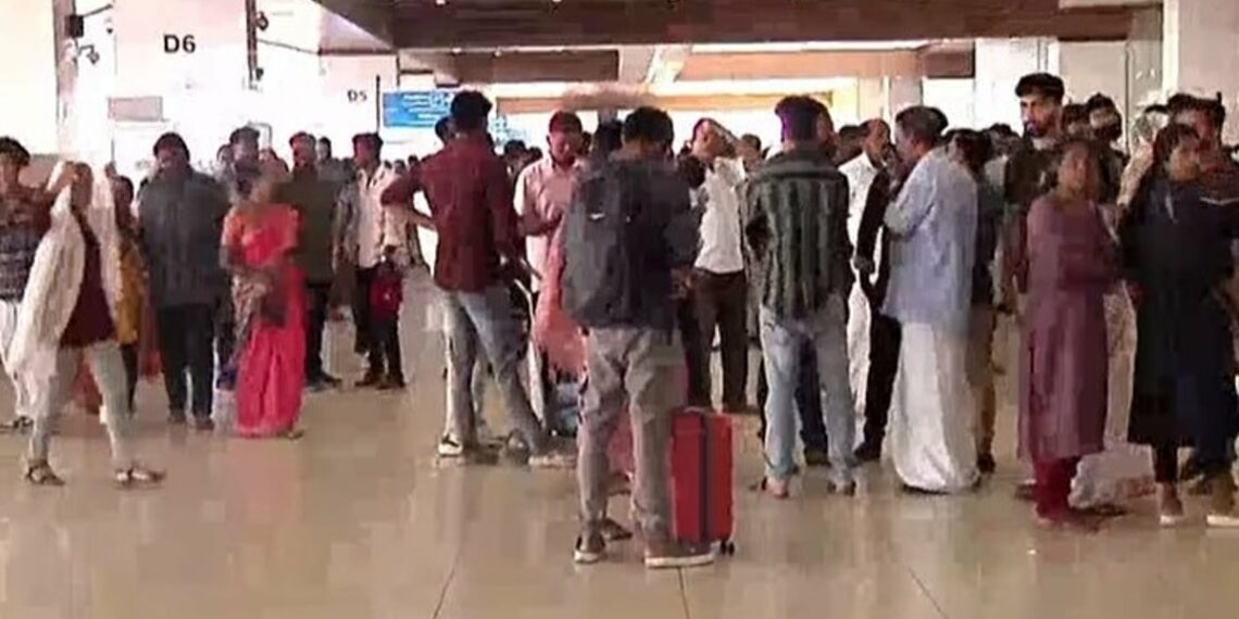 എയര്‍ ഇന്ത്യ ജീവനക്കാരുടെ സമരം തുടരുന്നു, കൂടുതല്‍ വിമാനങ്ങള്‍ റദ്ദാക്കി