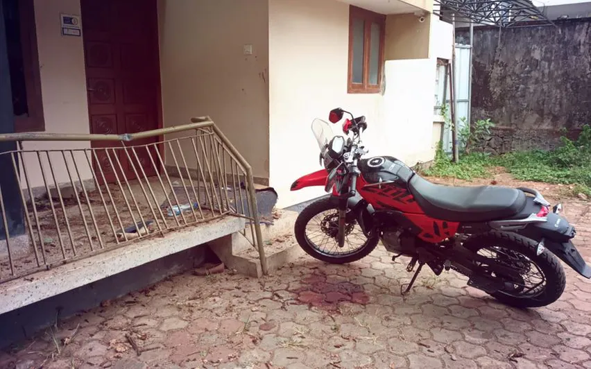 നിയന്ത്രണംവിട്ട ബൈക്ക് വീട്ടിലേക്ക് ഇടിച്ചുകയറി അപകടം; വിദ്യാര്‍ഥി മരിച്ചു