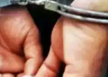 വയലിൽ പണിയെടുക്കാൻ വിസമ്മതിച്ച യുവതിയെ ലൈംഗികമായി പീഡിപ്പിച്ച്, തീവെച്ച കേസിൽ പ്രതികൾ അറസ്റ്റിൽ