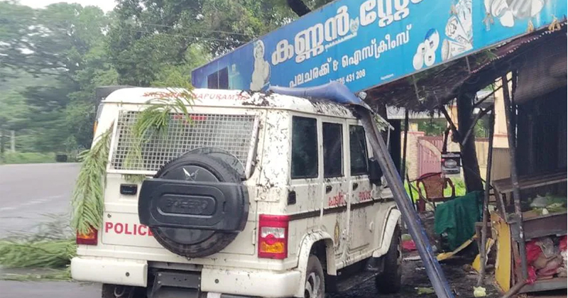 പോലീസ് ജീപ്പ് നിയന്ത്രണം തെറ്റി; കടയിലേക്ക് ഇടിച്ചു കയറി