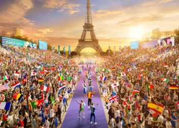 ഒളിമ്പിക്സ് ചരിത്രത്തിലാദ്യമായി സ്റ്റേഡിയത്തിന് പുറത്ത് നടത്തിയ ഉദ്ഘാടന ചടങ്ങ്; ദൃശ്യവിരുന്നേകി പാരിസ്