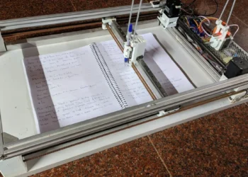 അസൈൻമെൻ്റുകൾ ചെയ്തു തീർക്കാൻ “AI ഹോംവർക്ക് മെഷീൻ”; വൈറൽ കണ്ടുപിടിത്തവുമായി തൃശ്ശൂരിലെ എഞ്ചിനീയറിംഗ് വിദ്യാർത്ഥി