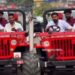‘മാസ്സ് ബിജിഎമ്മും സിനിമാ ഡയലോഗും’; നമ്പർ പ്ലേറ്റില്ലാത്ത രൂപമാറ്റം വരുത്തിയ ജീപ്പിൽ സീറ്റ് ബെൽറ്റിടാതെ ആകാശ് തില്ലങ്കേരിയുടെ യാത്ര