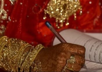 ആവാസ് യോജന തുകയുമായി 11 സ്ത്രീകൾ ഭർത്താക്കന്മാരെ ഉപേക്ഷിച്ച് കാമുകന്മാരോടൊപ്പം പോയി; സംഭവം യുപിയിൽ