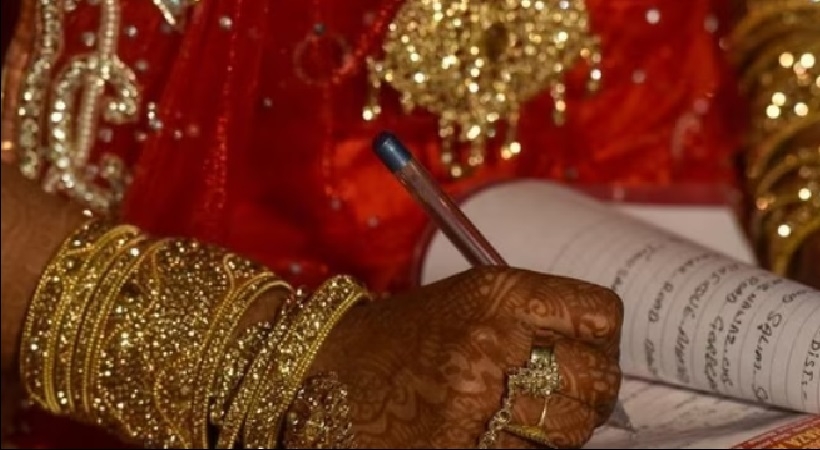 ആവാസ് യോജന തുകയുമായി 11 സ്ത്രീകൾ ഭർത്താക്കന്മാരെ ഉപേക്ഷിച്ച് കാമുകന്മാരോടൊപ്പം പോയി; സംഭവം യുപിയിൽ