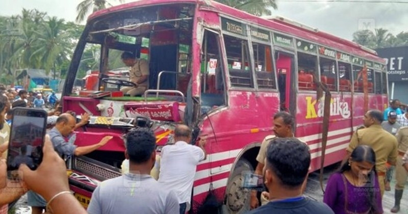 കോഴിക്കോട് ടിപ്പർ ലോറിയിൽ ഇടിച്ച് സ്വകാര്യ ബസ് മറിഞ്ഞു; നിരവധി പേർക്ക് പരിക്ക്