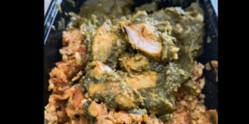 ഓർഡർ ചെയ്യ്തത് ‘പാലക് പനീർ’, ലഭിച്ചത് ‘ചിക്കൻ പാലക്ക്’ – നടപടി വേണമെന്ന് പരാതി
