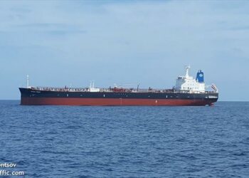 ഒമാൻ തീരത്ത് ഓയിൽ ടാങ്കർ മറിഞ്ഞ് 13 ഇന്ത്യക്കാരടക്കം 16 ജീവനക്കാരെ കാണാതായതായി റിപ്പോർട്ട്