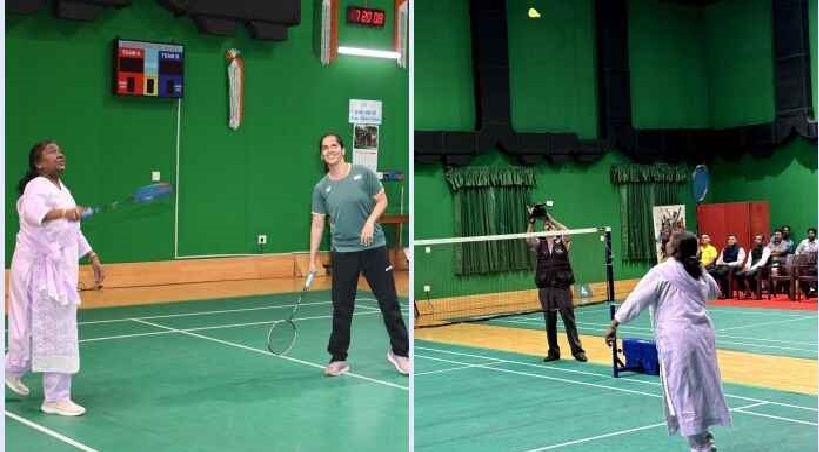 അരയും തലയും മുറുക്കി ബാഡ്മിന്റൺ കോർട്ടിൽ സൈനയ്ക്കൊപ്പം രാഷ്ട്രപതി; വൈറലായി ചിത്രങ്ങൾ