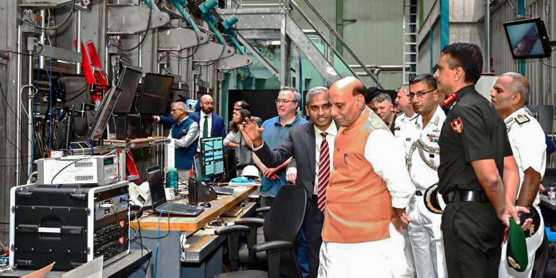 നിർണ്ണായക നീക്കവുമായി രാജ്നാഥ് സിംഗ്; ആയുധ രംഗത്ത് സഹകരിച്ചുള്ള പ്രവർത്തനങ്ങൾക്ക് അമേരിക്കയെ ക്ഷണിച്ച് ഇന്ത്യ