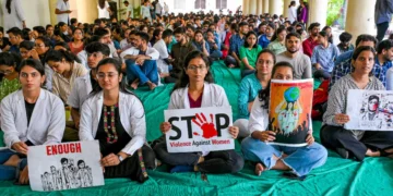 ഡോക്ടറുടെ ശരീരത്തിൽ 14ലധികം മുറിവുകൾ, എല്ലാം മരിക്കും മുമ്പ്: പ്രതിഷേധ കടലായി കൊൽക്കത്ത – പ്രതിരോധത്തിലായി മമത