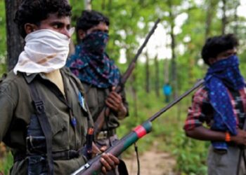 തലയ്ക്ക് 28 ലക്ഷം വിലയിട്ട 25 കമ്മ്യൂണിസ്റ്റ് ഭീകരർ പോലീസിൽ കീഴടങ്ങി