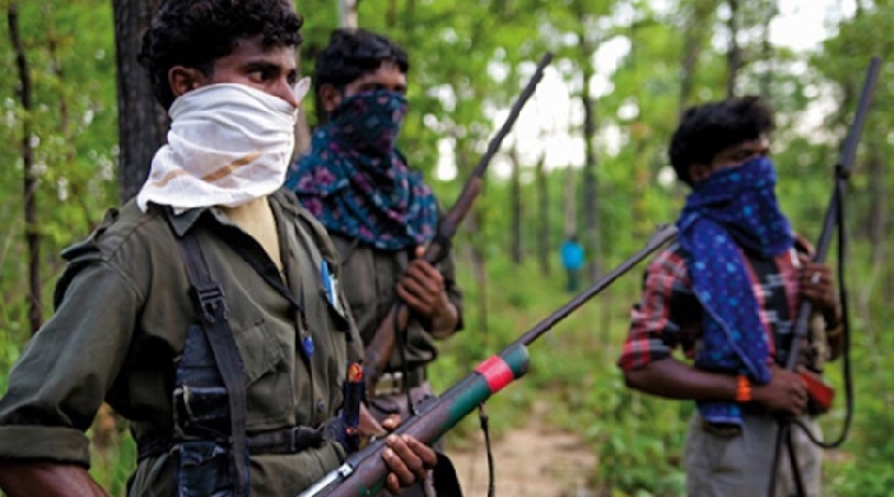 തലയ്ക്ക് 28 ലക്ഷം വിലയിട്ട 25 കമ്മ്യൂണിസ്റ്റ് ഭീകരർ പോലീസിൽ കീഴടങ്ങി