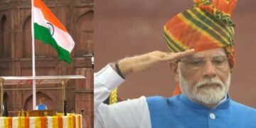 ചെങ്കോട്ടയിൽ ദേശീയ പതാക ഉയർത്തി പ്രധാനമന്ത്രി നരേന്ദ്രമോദി