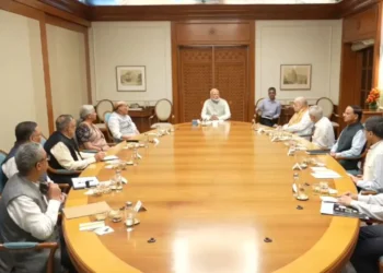 ബംഗ്ലാദേശ് പ്രതിസന്ധി; ഷെയ്ഖ് ഹസീന ഇന്ത്യയിൽ?! – പ്രധാനമന്ത്രിയുടെ വസതിയിൽ അടിയന്തര യോഗം ചേർന്നു