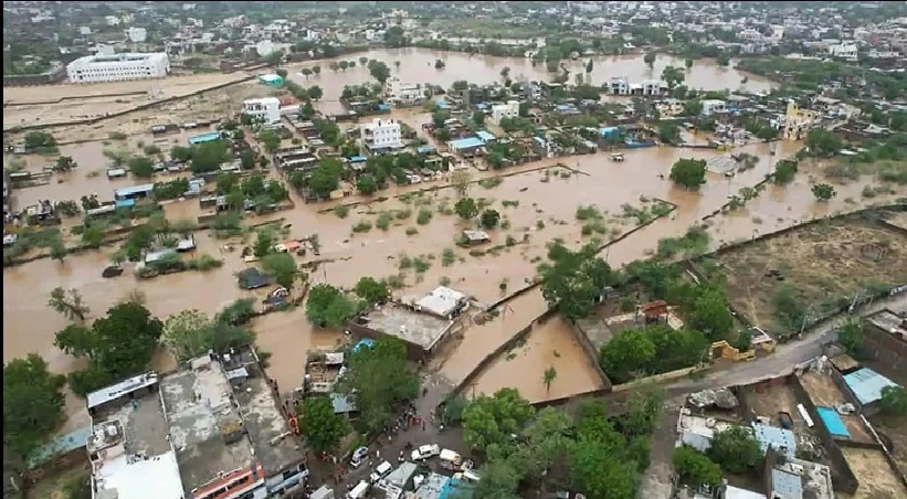 കനത്ത മഴയിൽ വലഞ്ഞ് ഉത്തരേന്ത്യ: മിന്നൽ പ്രളയം – 2 ദിവസത്തിനിടെ 16 മരണം