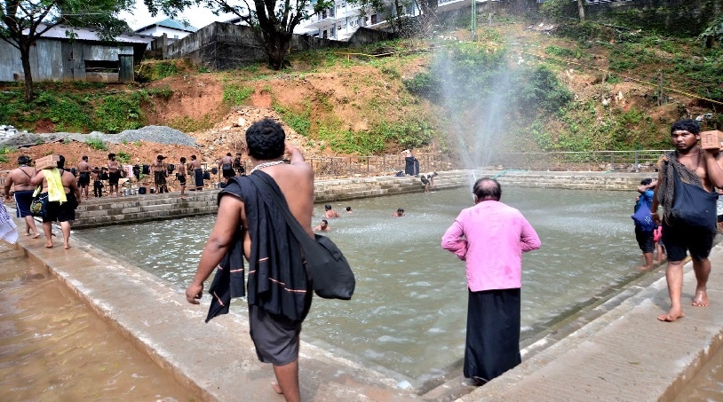 ശബരിമലയിലെ ഭസ്മ കുളത്തിന്റെ നിർമ്മാണം തടഞ്ഞ് ഹൈക്കോടതി