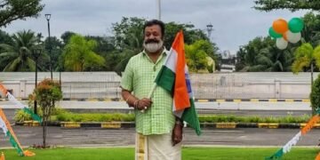 ത്രിവർണപതാകയെ നെഞ്ചോട് ചേർത്ത് സ്വാതന്ത്യദിനാശംസയുമായി സുരേഷ് ഗോപി