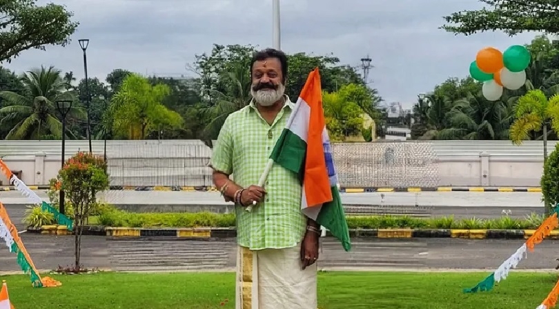 ത്രിവർണപതാകയെ നെഞ്ചോട് ചേർത്ത് സ്വാതന്ത്യദിനാശംസയുമായി സുരേഷ് ഗോപി
