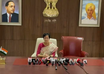 ഭരതനെപ്പോലെ താൻ ഭരണം നടത്തും; കെജ്രിവാളിനായി കസേര ഒഴിച്ചിട്ട് അതിഷി – എന്തൊരു നാടകമാണിതെന്ന് വിമർശനം