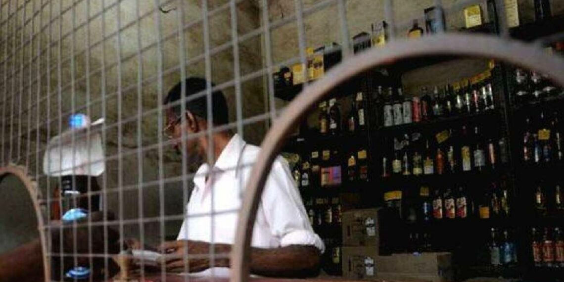 ബെവ്‌കോ ജീവനക്കാർക്ക് ബോണസ് ഒരു ലക്ഷം വേണമെന്ന് ശുപാർശ