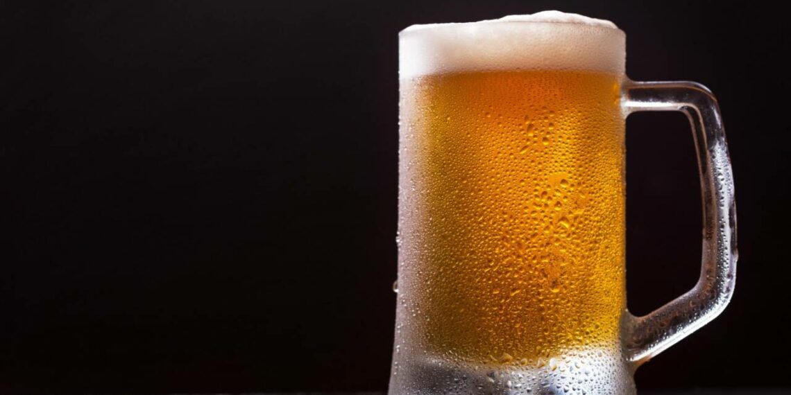 ക്ലാസ് മുറിയിലിരുന്ന് ബിയർ കുടിക്കുന്ന വിദ്യാർത്ഥിനികൾ; വീഡിയോ വൈറൽ – അന്വേഷണം പ്രഖ്യാപിച്ച് വിദ്യാഭ്യാസ വകുപ്പ്