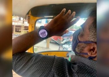 സ്മാർട്ട് വാച്ച് വഴി യാത്രാകൂലി വാങ്ങി ഓട്ടോ ഡ്രൈവർ; ഡിജിറ്റൽ ഇന്ത്യ മാജിക്കെന്ന് കേന്ദ്രമന്ത്രി അശ്വിനി വൈഷ്ണവ്