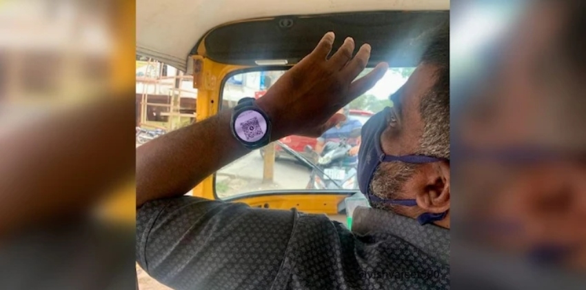 സ്മാർട്ട് വാച്ച് വഴി യാത്രാകൂലി വാങ്ങി ഓട്ടോ ഡ്രൈവർ; ഡിജിറ്റൽ ഇന്ത്യ മാജിക്കെന്ന് കേന്ദ്രമന്ത്രി അശ്വിനി വൈഷ്ണവ്