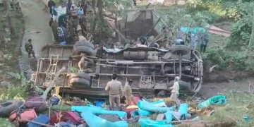 ജമ്മു കശ്മീരിലെ ബുദ്ഗാമിൽ ബസ് കൊക്കയിലേക്ക് മറിഞ്ഞ് 4 സൈനീകർക്ക് വീരമൃത്യു