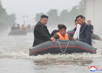 പ്രളയത്തിലും ഉരുൾപൊട്ടലിലും ആയിരക്കണക്കിനാളുകൾ മരിച്ചു; സർക്കാർ ഉദ്യോഗസ്ഥരെ വധിക്കാൻ ഉത്തരവിട്ട് കിം ജോങ് ഉൻ