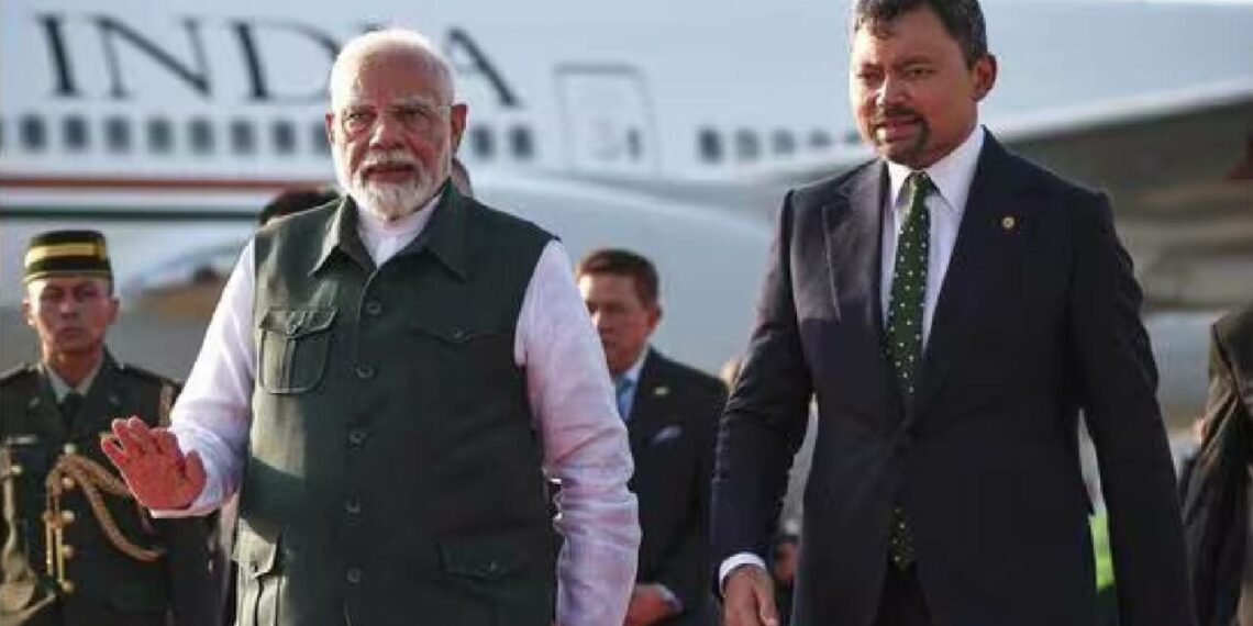ഇന്ത്യയ്ക്കിത് ചരിത്ര നിമിഷം ; പ്രധാനമന്ത്രി നരേന്ദ്ര മോദി ബ്രൂണെയിൽ; ഉജ്ജ്വല വരവേൽപ്പ്