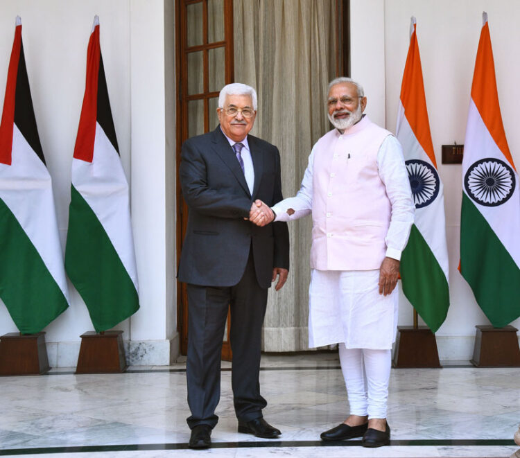 The Prime Minister, Shri Narendra Modi meeting the President of the State of Palestine, Mr. Mahmoud Abbas, at Hyderabad House, in New Delhi on May 16, 2017.