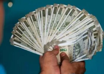 പിണറായി സർക്കാരിന്റെ സാലറി ചലഞ്ചിൽ പ്രതികരിക്കാതെ ജീവനക്കാർ; പകുതിയോളം പേരും പങ്കെടുത്തില്ല