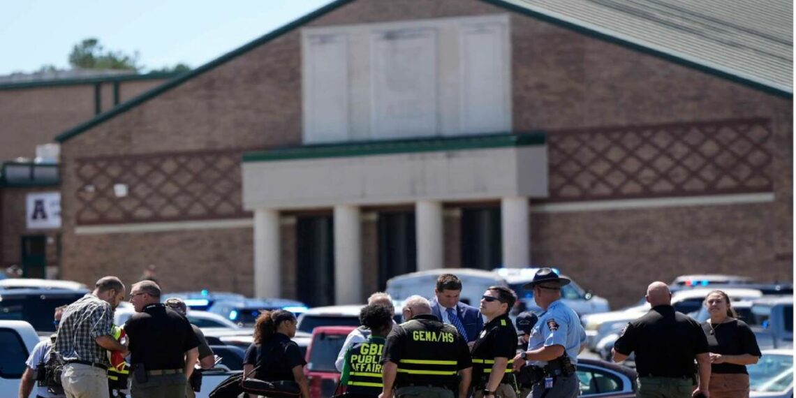 സ്കൂളിൽ വെടിവെപ്പ്; വിദ്യാർത്ഥികളടക്കം 4 പേർ കൊല്ലപ്പെട്ടു – 14കാരൻ കസ്റ്റഡിയിൽ