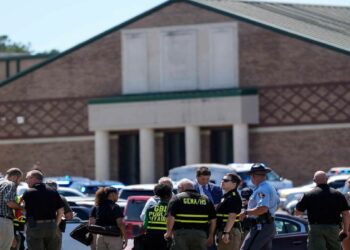 സ്കൂളിൽ വെടിവെപ്പ്; വിദ്യാർത്ഥികളടക്കം 4 പേർ കൊല്ലപ്പെട്ടു – 14കാരൻ കസ്റ്റഡിയിൽ