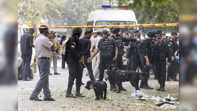 വിമാനങ്ങൾക്ക് പിന്നാലെ വിദ്യാലയങ്ങളും; രാജ്യത്ത് സിആർപിഎഫ് സ്കൂളുകൾക്ക് ബോംബ് ഭീഷണി