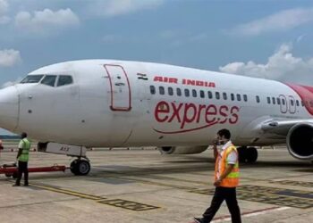 വിമാനത്തിൽ പുക; രൂക്ഷ ഗന്ധവും – നിലവിളിച്ച് യാത്രക്കാർ