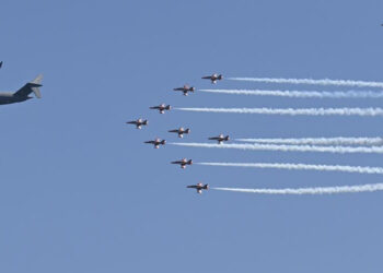 മാസ്മരിക പ്രകടനം; ശക്തിപ്രകടനത്തിലൂടെ ലോക റെക്കോർഡ് ലക്ഷ്യമിട്ട് ഇന്ത്യൻ വ്യോമസേന