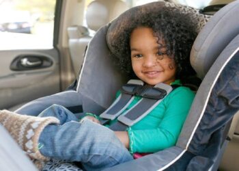 കുട്ടികൾക്ക് ഹെൽമറ്റും കാറിൽ പ്രത്യേക സീറ്റും നിർബന്ധം; ഡിസംബർ മുതൽ പിഴ