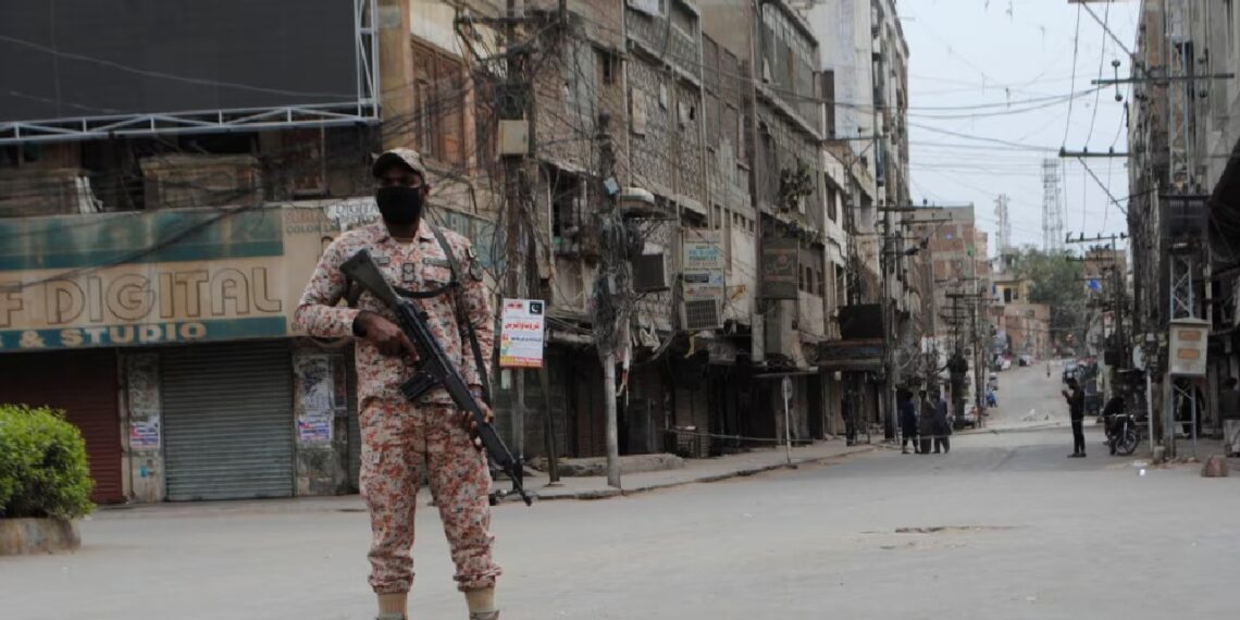 പാകിസ്താനിൽ സമ്പൂർണ ലോക്ഡൗൺ; തലസ്ഥാനം സൈന്യത്തിന്റെ നിയന്ത്രണത്തിൽ