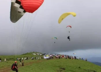 ലോകകപ്പ് പാരാഗ്ലൈഡിംഗ് ആരംഭിക്കാൻ 48 മണിക്കുർ മാത്രം ബാക്കി; പാരാഗ്ലൈഡർ തകർന്ന് വീണ് 2 മരണം