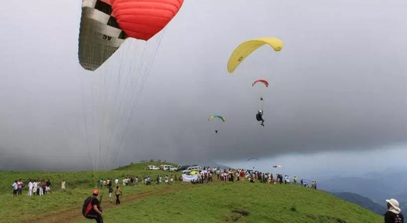 ലോകകപ്പ് പാരാഗ്ലൈഡിംഗ് ആരംഭിക്കാൻ 48 മണിക്കുർ മാത്രം ബാക്കി; പാരാഗ്ലൈഡർ തകർന്ന് വീണ് 2 മരണം