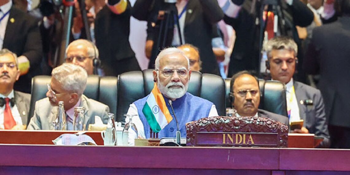 സംഘർഷങ്ങൾ ഇന്ത്യയെ ബാധിക്കുന്നു; കിഴക്കൻ ഏഷ്യ ഉച്ചകോടിയിൽ പ്രധാനമന്ത്രി നരേന്ദ്ര മോദി