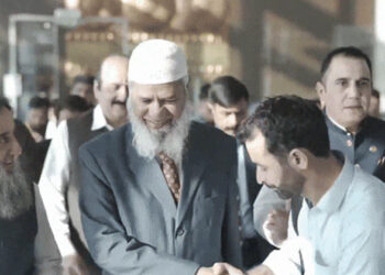 സക്കീർ നായിക്ക് എത്തി; പട്ടിണിയിൽ നട്ടം തിരിയുന്ന പാക്കിസ്ഥാനിൽ ഇനി മത പ്രഭാഷണങ്ങളുടെ കാലം