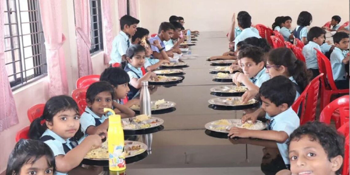 സ്കൂൾ ഉച്ചഭക്ഷണത്തിൽ ഇനി പുതിയ മെനു; പച്ചക്കറികളും പയർവർഗങ്ങളും നിർബന്ധം