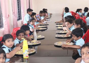 സ്കൂൾ ഉച്ചഭക്ഷണത്തിൽ ഇനി പുതിയ മെനു; പച്ചക്കറികളും പയർവർ​ഗങ്ങളും നിർബന്ധം