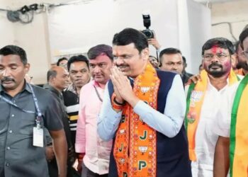 അഞ്ച് സ്വതന്ത്ര എംഎൽഎമാർ കൂടി പിന്തുണയുമായി രംഗത്ത്; ദേവേന്ദ്ര ഫഡ്നാവിസ് മഹാരാഷ്ട്ര മുഖ്യമന്ത്രി സ്ഥാനത്തേക്ക്