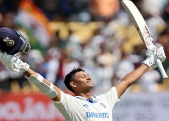 ഓസീസിനെതിരെ തകർത്തടിച്ച് ഇന്ത്യ; റെക്കോഡുകളുമായി ജയ്സ്വാൾ