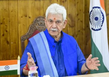 ‘ഒന്നിനെയും ബാക്കിവച്ചേക്കരുത്, സൈന്യത്തിന് പൂർണ്ണ സ്വാതന്ത്ര്യം’ – ജമ്മു കശ്മീർ ലെഫ്റ്റനൻ്റ് ഗവർണർ